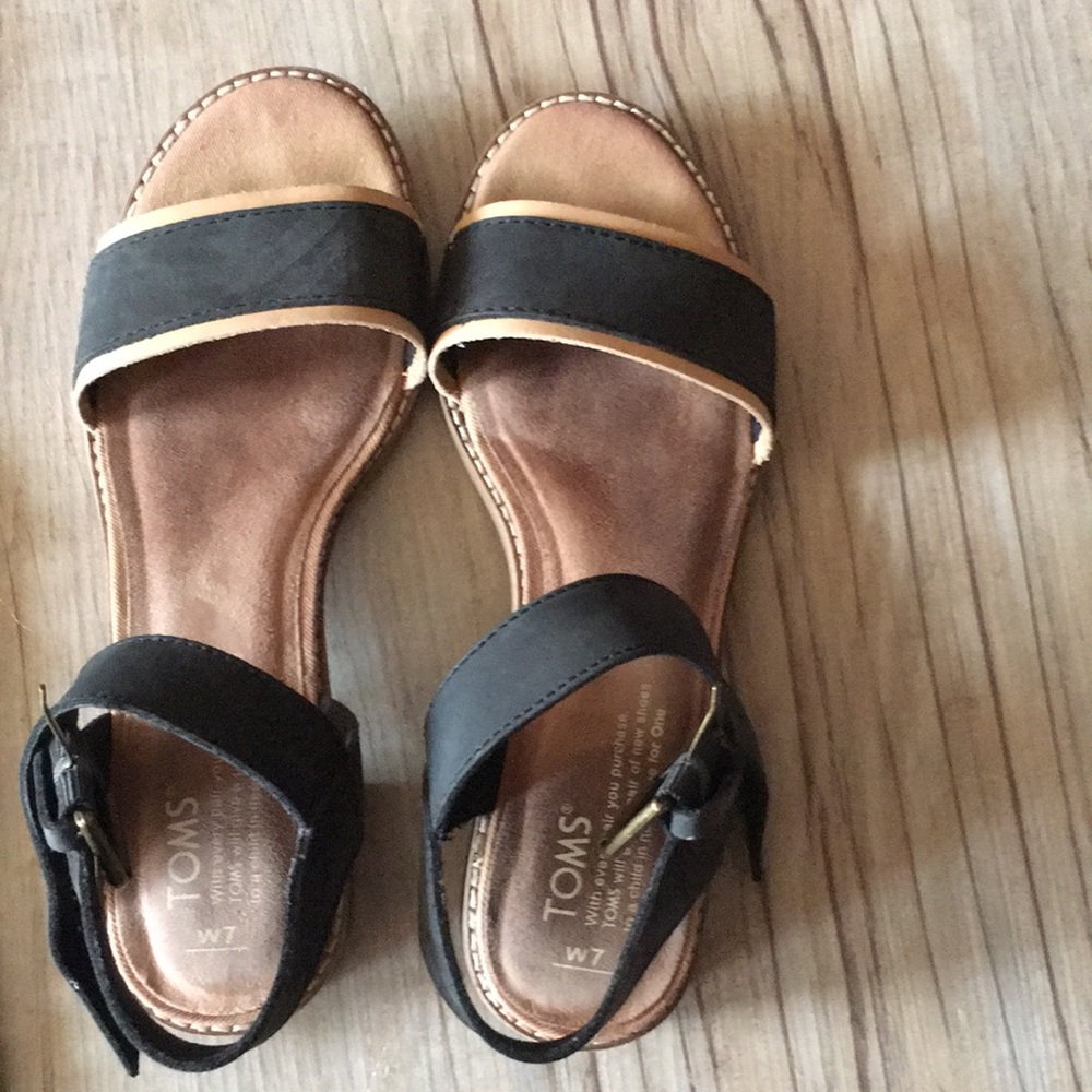 TOMS Camilla Black Leather Ankle-Strap Sandal